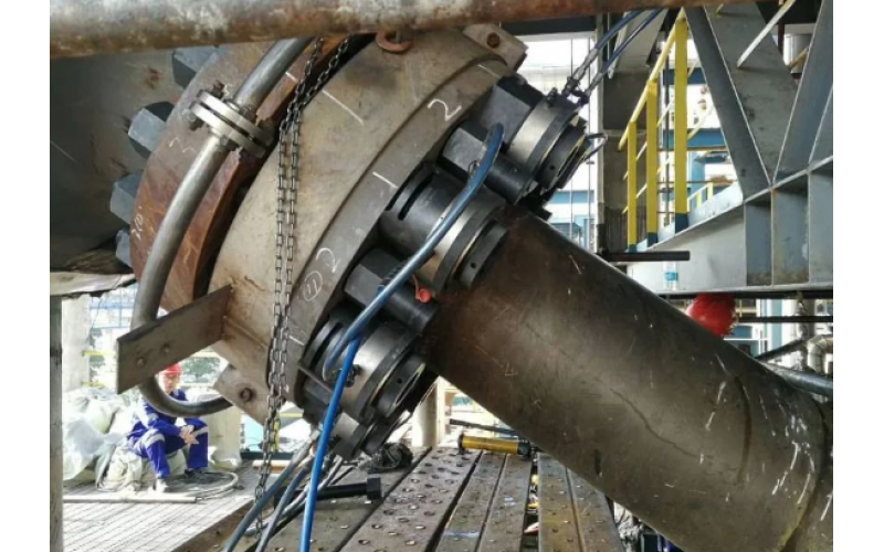 化肥氨合成塔顶盖螺栓预紧客户选用mk体育在线注册,mk体育（中国）KWZK液压螺栓拉伸器